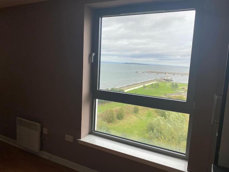 Modern 2 Bed Apartment With Stunning Seaside View Edinburgh Exterior photo